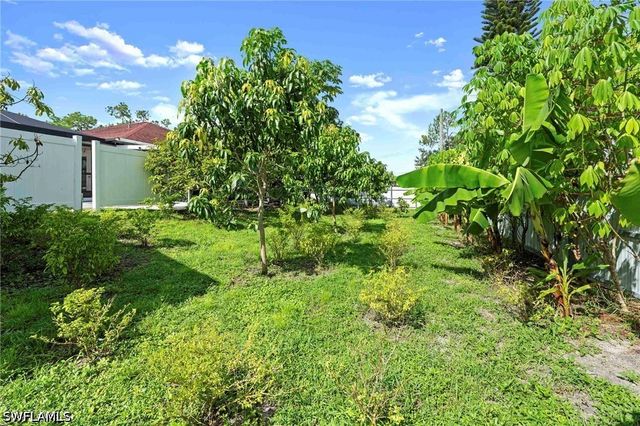 2070 39th ST SW, Naples, FL 34117