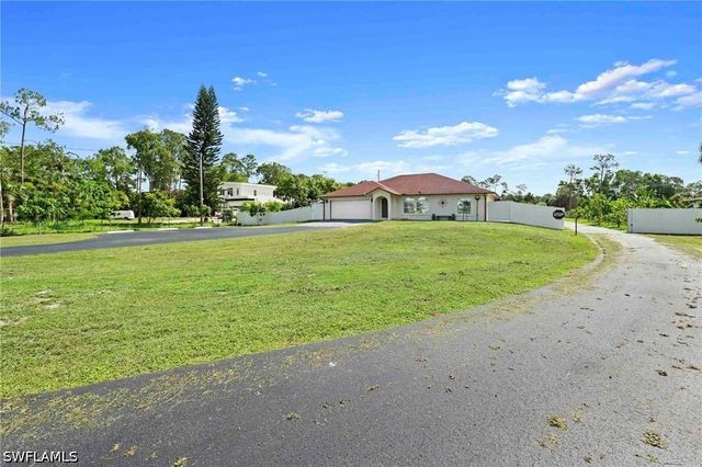 2070 39th ST SW, Naples, FL 34117
