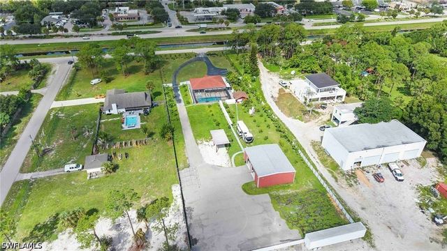 2070 39th ST SW, Naples, FL 34117