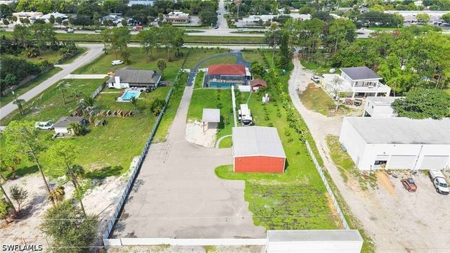2070 39th ST SW, Naples, FL 34117