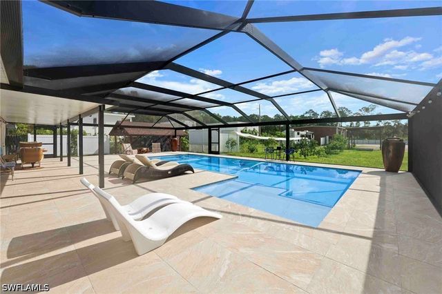 2070 39th ST SW, Naples, FL 34117
