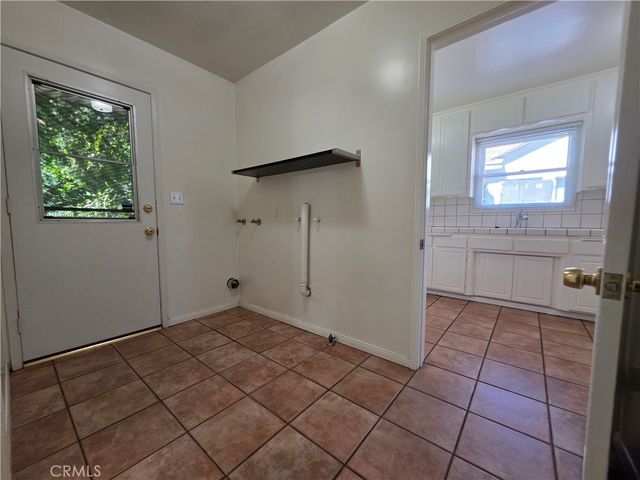 14954 Wyandotte St, Van Nuys, CA 91405