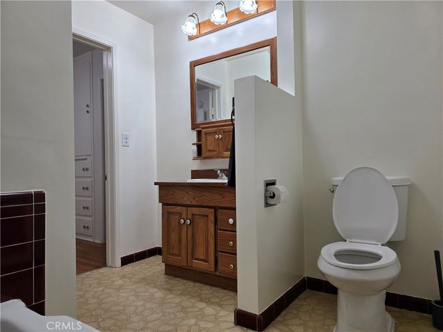 14954 Wyandotte St, Van Nuys, CA 91405