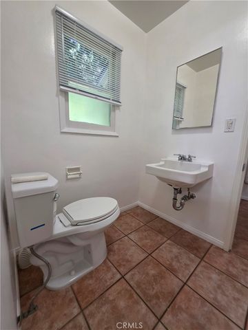 14954 Wyandotte St, Van Nuys, CA 91405