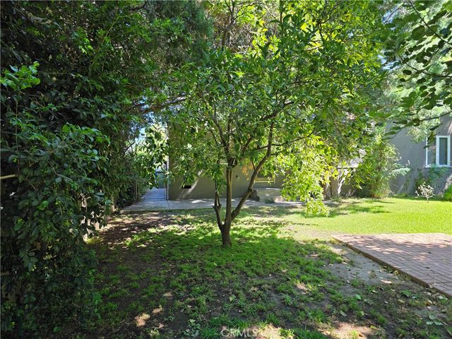 14954 Wyandotte St, Van Nuys, CA 91405