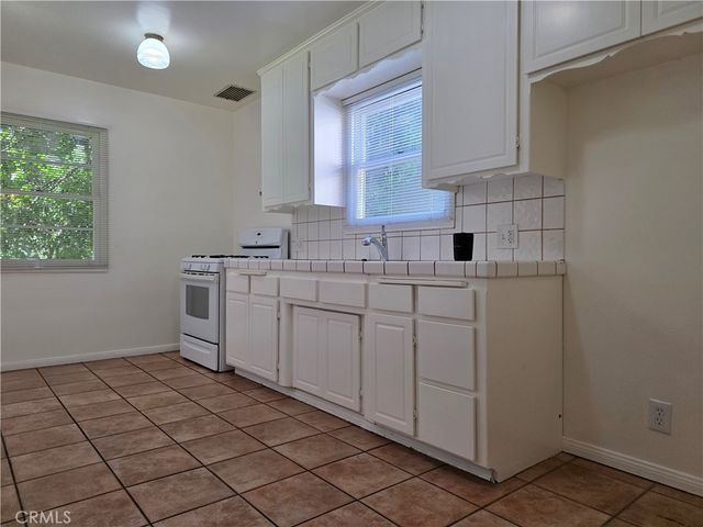 14954 Wyandotte St, Van Nuys, CA 91405