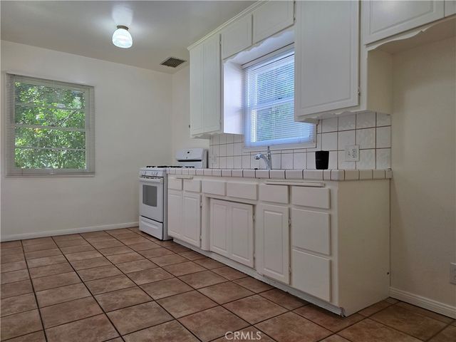 14954 Wyandotte St, Van Nuys, CA 91405