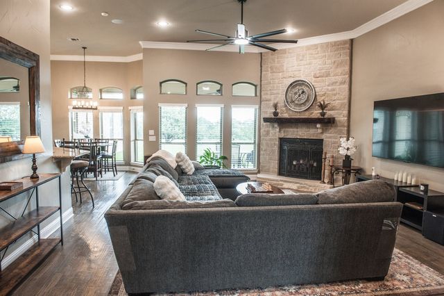 105 Woodlot Lane, Azle, TX 76020