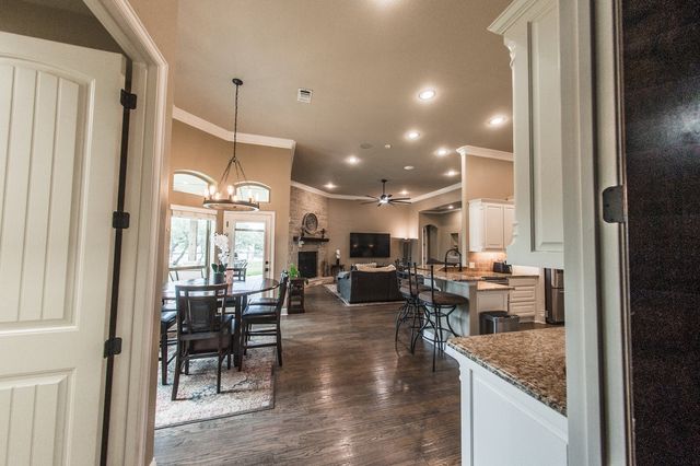 105 Woodlot Lane, Azle, TX 76020