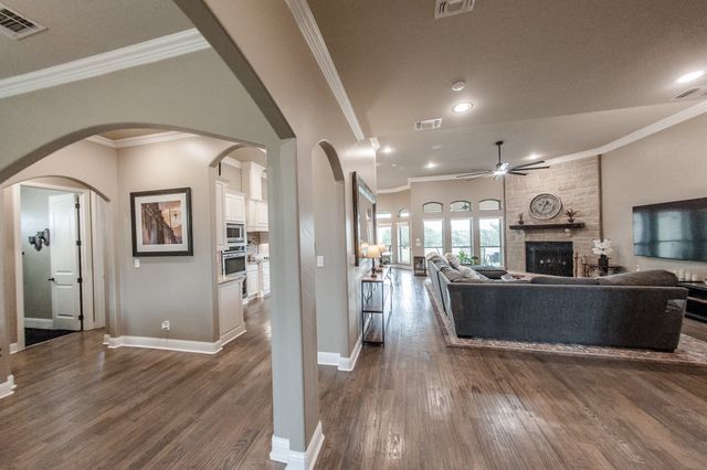 105 Woodlot Lane, Azle, TX 76020