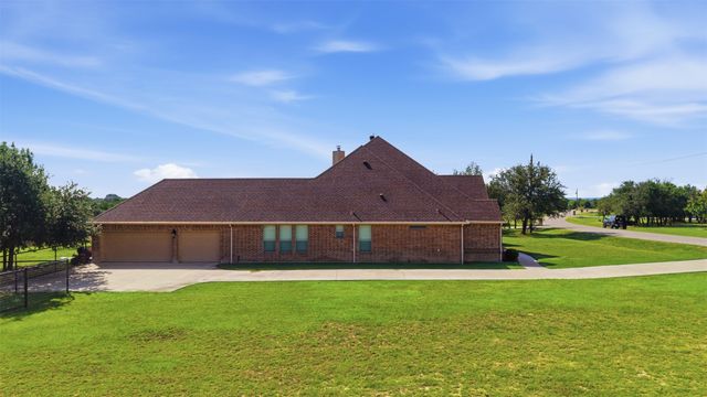 105 Woodlot Lane, Azle, TX 76020