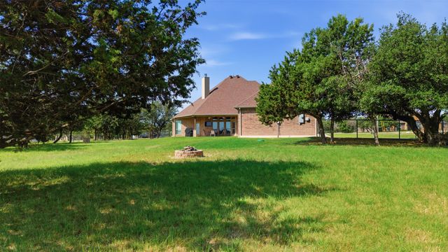 105 Woodlot Lane, Azle, TX 76020