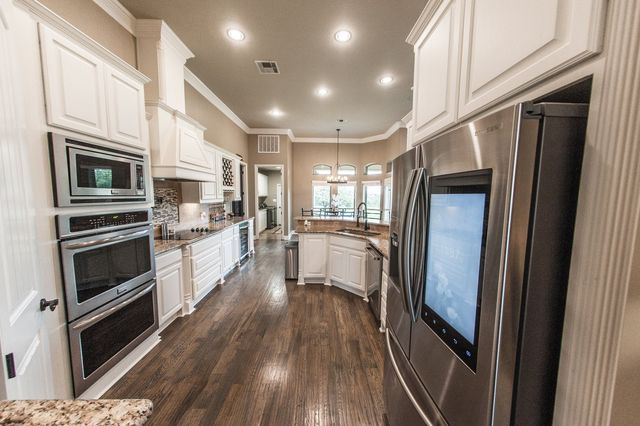 105 Woodlot Lane, Azle, TX 76020
