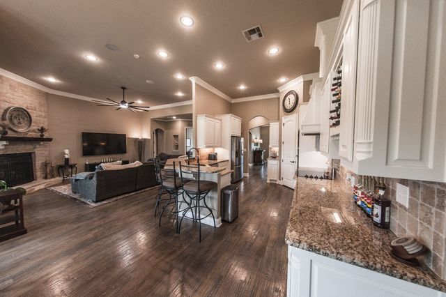 105 Woodlot Lane, Azle, TX 76020