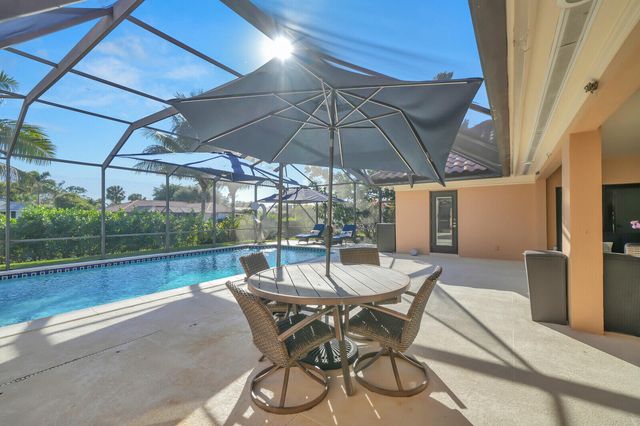 513 N Country Club Drive, Atlantis, FL 33462