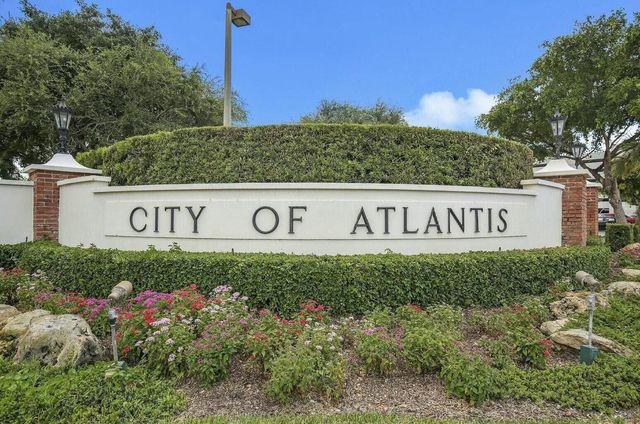 513 N Country Club Drive, Atlantis, FL 33462