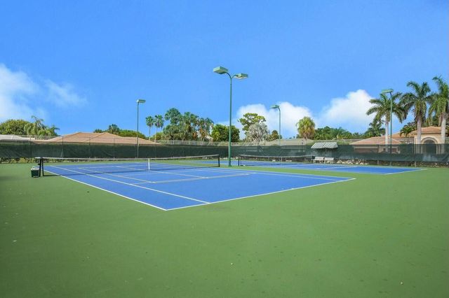 513 N Country Club Drive, Atlantis, FL 33462