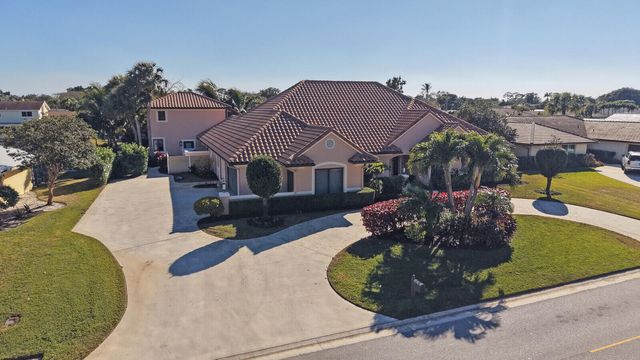 513 N Country Club Drive, Atlantis, FL 33462