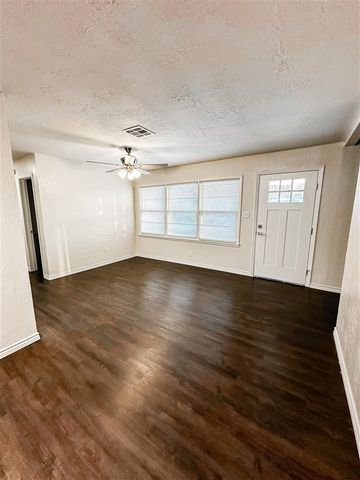 2302 NW 38th Place, Lawton, OK 73505