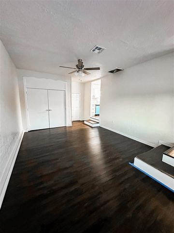 2302 NW 38th Place, Lawton, OK 73505