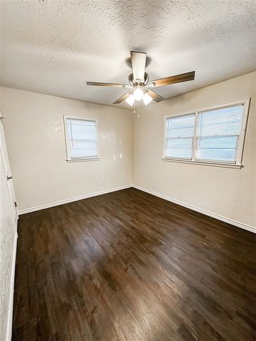 2302 NW 38th Place, Lawton, OK 73505