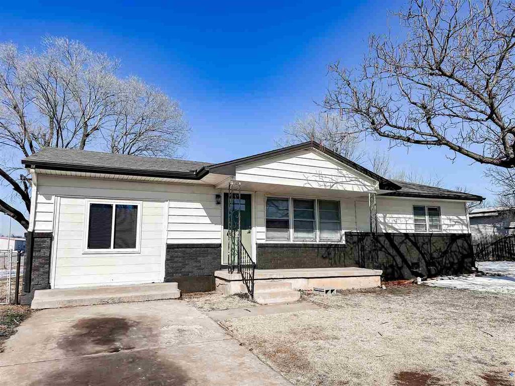 2302 NW 38th Place, Lawton, OK 73505