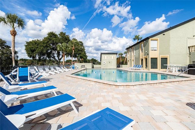 916 LAKE DESTINY ROAD E, Altamonte Springs, FL 32714