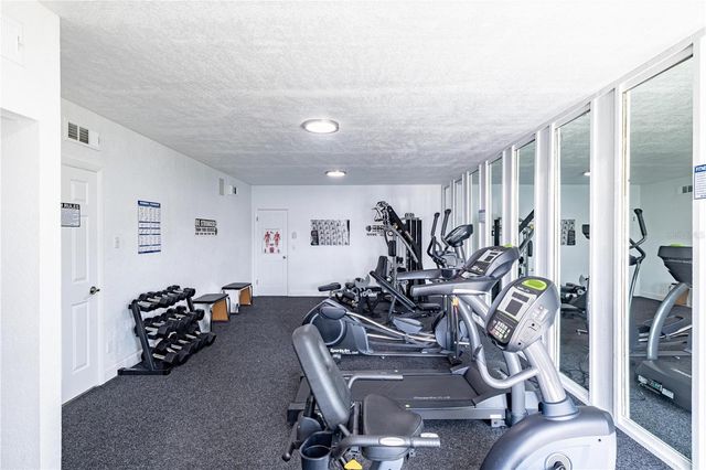 916 LAKE DESTINY ROAD E, Altamonte Springs, FL 32714