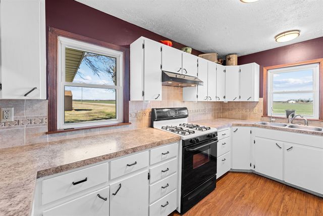 1808 S Lightville Rd, Salina, KS 67401