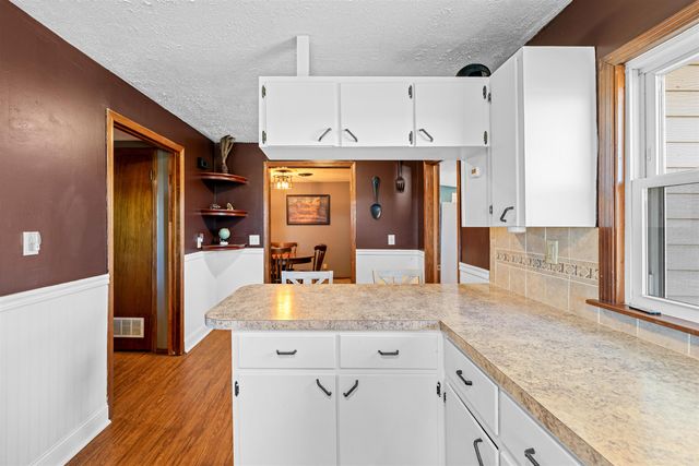 1808 S Lightville Rd, Salina, KS 67401