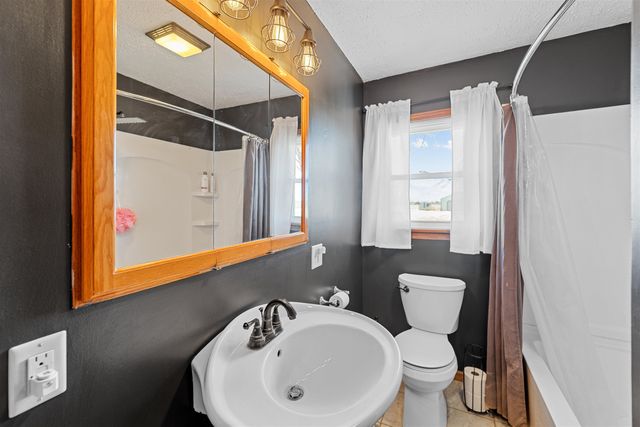 1808 S Lightville Rd, Salina, KS 67401