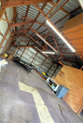 1808 S Lightville Rd, Salina, KS 67401