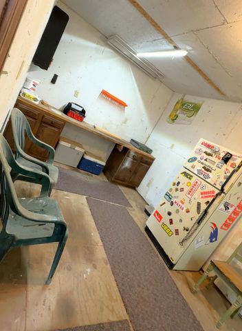 1808 S Lightville Rd, Salina, KS 67401