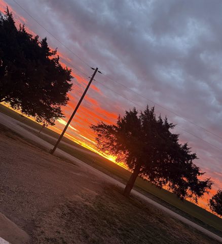 1808 S Lightville Rd, Salina, KS 67401