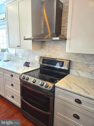 203 BULLSKIN ST, Charles Town, WV 25414