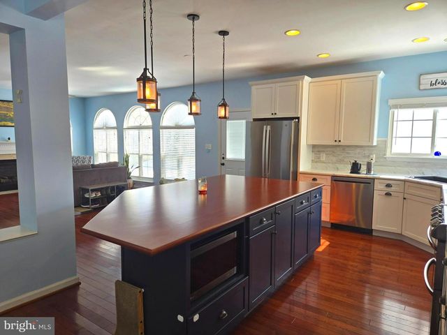 203 BULLSKIN ST, Charles Town, WV 25414