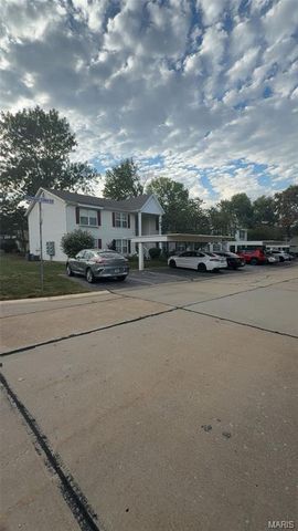 905 Sugar Lake Court 6, St Peters, MO 63376