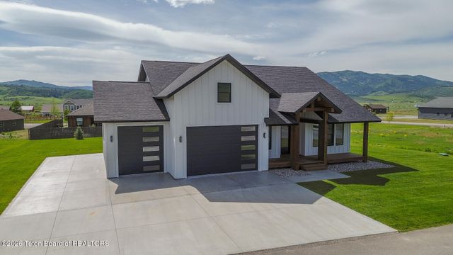 231 CARIBOU PEAK LOOP, Etna, WY 83118