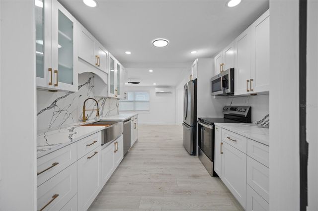 6908 11TH AVENUE E, Palmetto, FL 34221