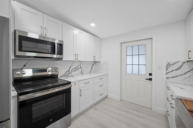 6908 11TH AVENUE E, Palmetto, FL 34221