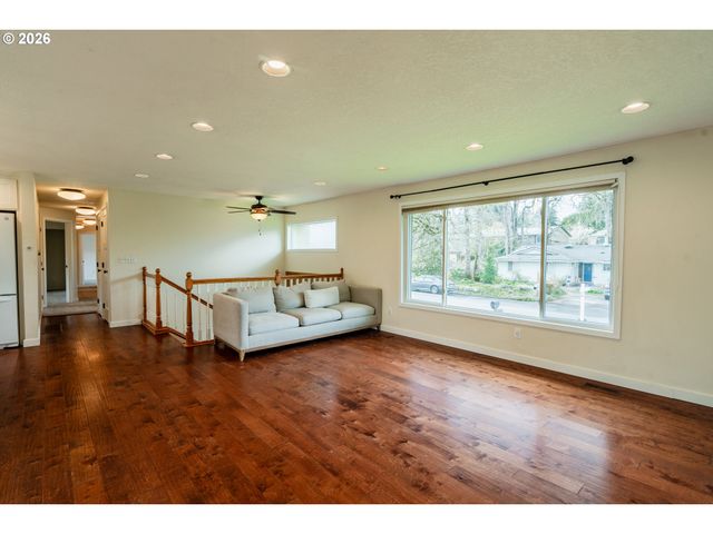 5484 Se ROETHE Rd, Milwaukie, OR 97267