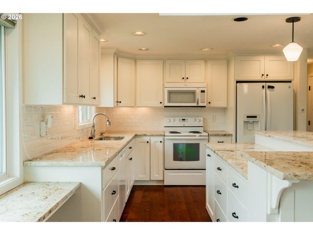 5484 Se ROETHE Rd, Milwaukie, OR 97267