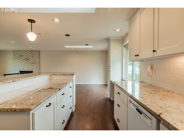 5484 Se ROETHE Rd, Milwaukie, OR 97267