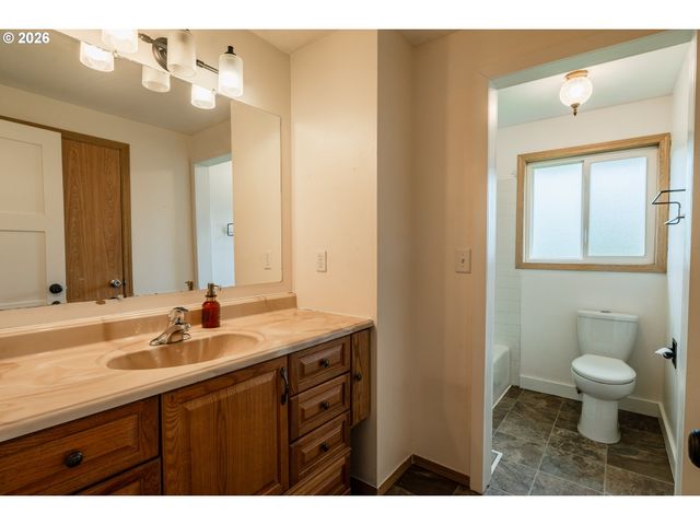 5484 Se ROETHE Rd, Milwaukie, OR 97267