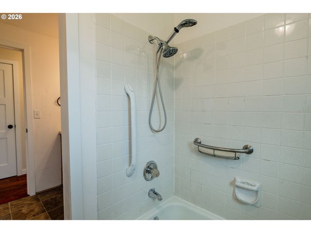 5484 Se ROETHE Rd, Milwaukie, OR 97267