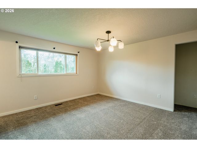 5484 Se ROETHE Rd, Milwaukie, OR 97267