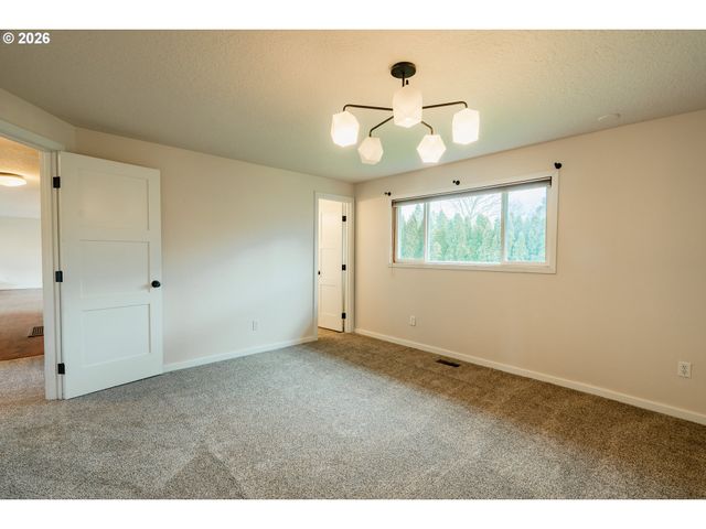 5484 Se ROETHE Rd, Milwaukie, OR 97267