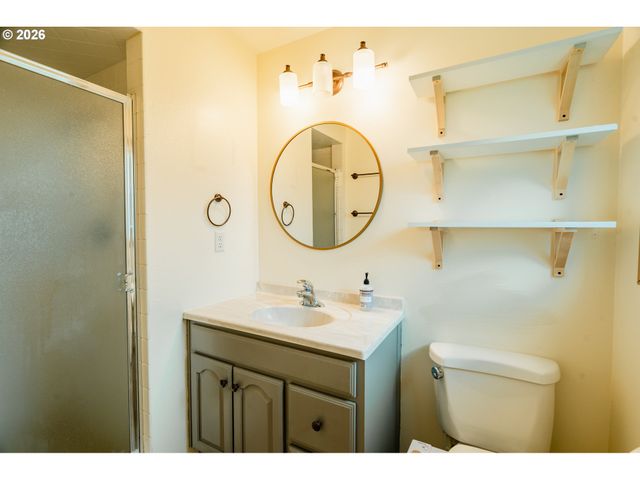 5484 Se ROETHE Rd, Milwaukie, OR 97267