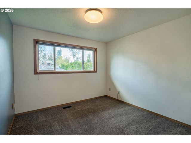 5484 Se ROETHE Rd, Milwaukie, OR 97267