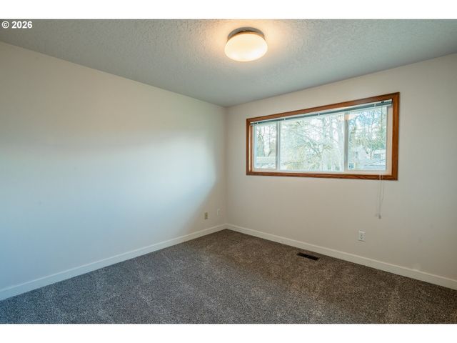 5484 Se ROETHE Rd, Milwaukie, OR 97267